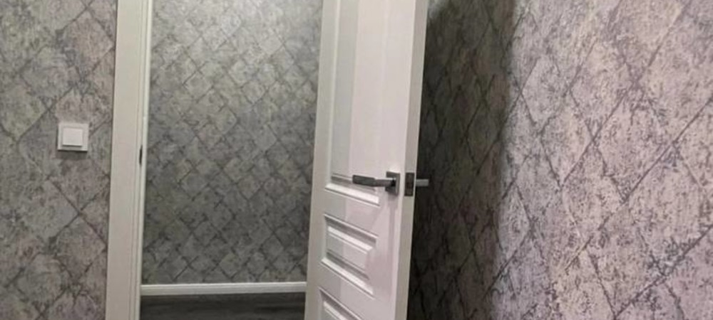 Установка межкомнатной двери в новом доме
